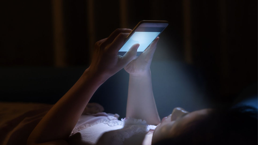 寝る前のスマホ使用が睡眠と脳に与える悪影響【実験データ】