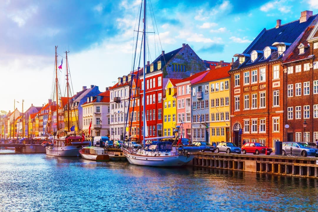 アンデルセンが愛したコペンハーゲンの港町（ニューハウン）