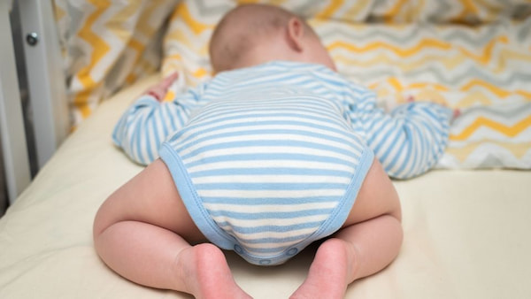 baby-sleeps-on-stomach