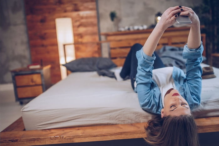 using-phone-on-the-bed