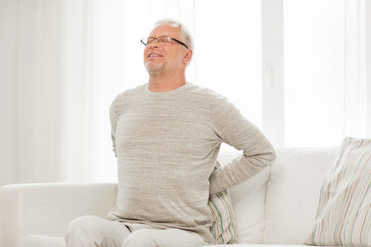 マットレスが硬いと腰痛になる？硬いベッドで眠れないときの対策と注意点
